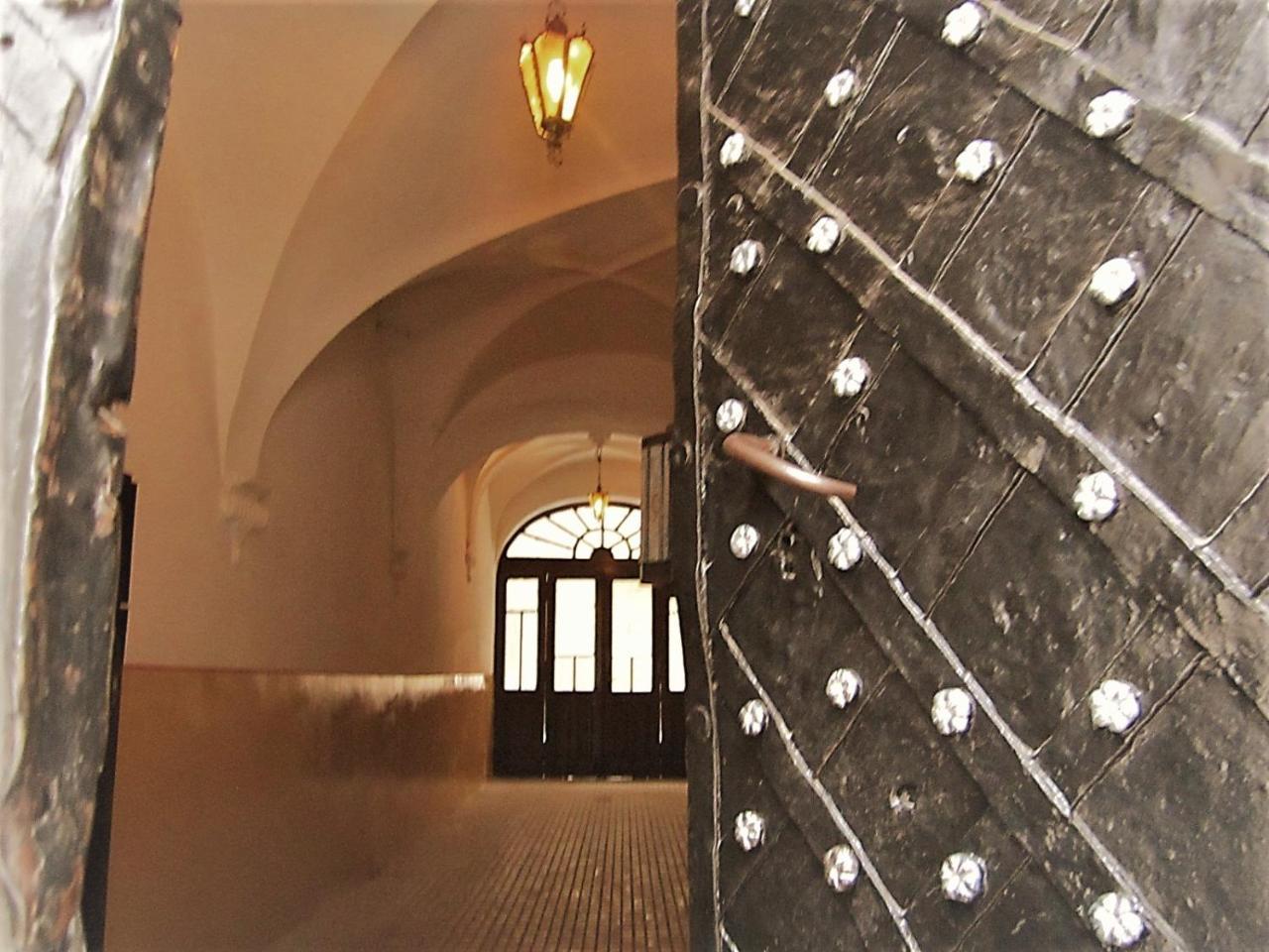 Xvii Century Apartment *